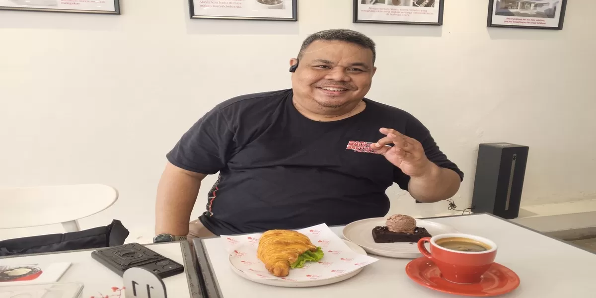 Adam Noviar sarapan pagi di alaVie (Foto: Adam Noviar)