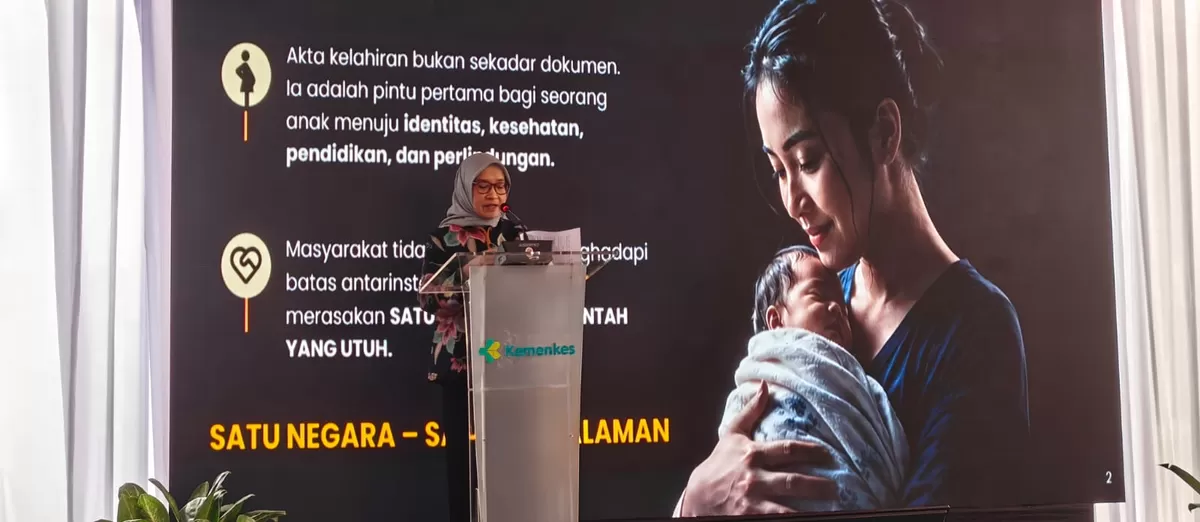 Digitalisasi akta kelahiran dimulai dari satu layanan, tetapi pesan transformasinya berlaku untuk seluruh pemerintahan. Paparan Menteri PAN RB, Rini Widyantini (Poto: Teguh Anantawikrama)