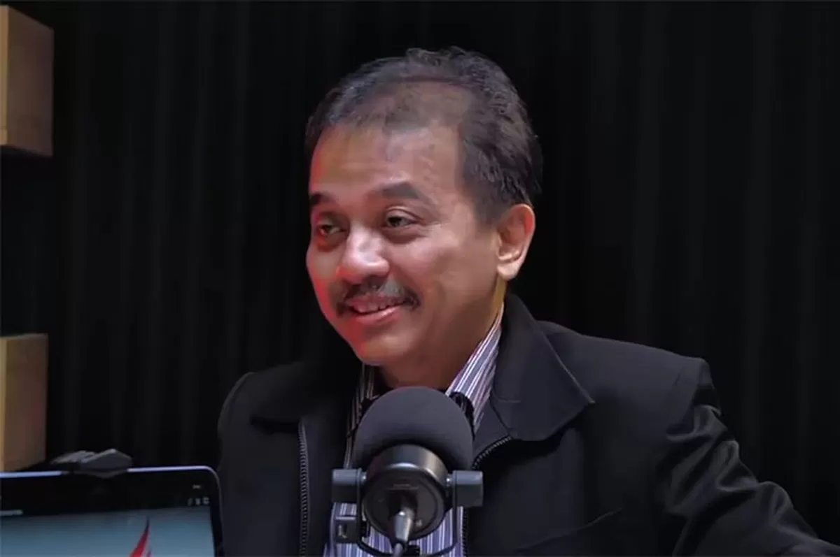 Roy Suryo mengungkap rencana perilisan Gibran Black Paper untuk membahas ijazah SMA Gibran dan sejumlah isu lain yang diklaim berbasis bukti.     (YouTube/Bambang Widjojanto)