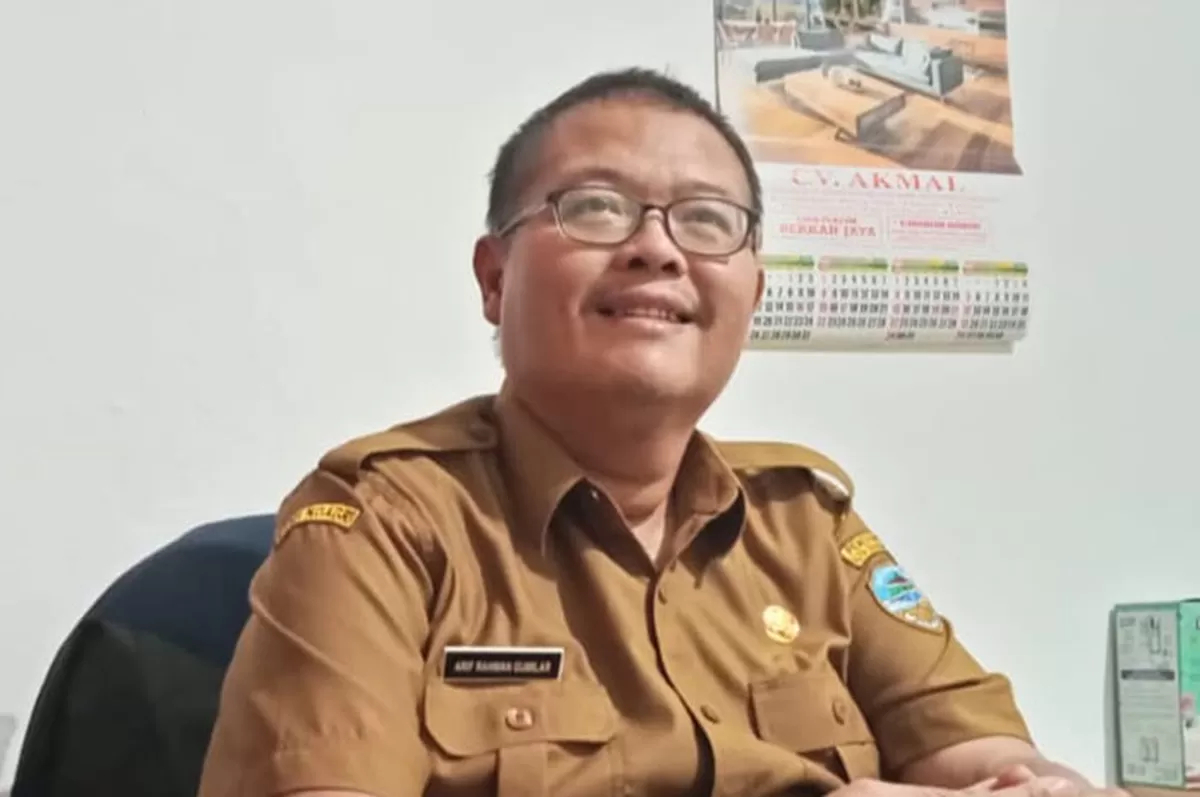 Sekertarsis Dinas Ketenagakerjaan Kota Tasikmalaya, Arif Rahman usai diwawancarai terkait besaran Upah Minimum Kota/Kabuoaten (UMK) Kota Tasikmalaya 2026, Senin 5 Januari 2026. (Dok. Asep M.S)