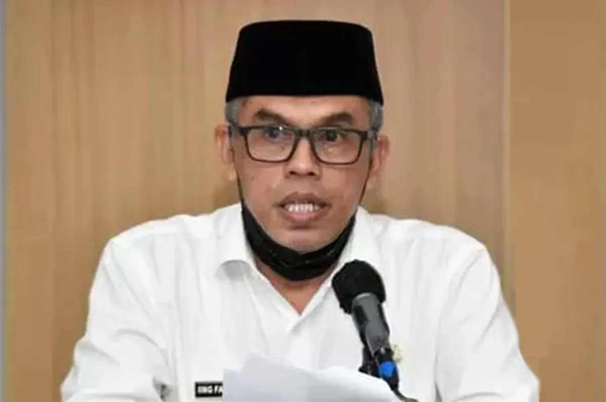 Kepala BKPSDM Kabupaten Tasikmalaya, Iing Farid Khozin, menyampaikan penjelasan terkait perubahan jabatan Mohammad Zen dari Sekda menjadi Staf Ahli Bupati. (Dok. Istimewa)