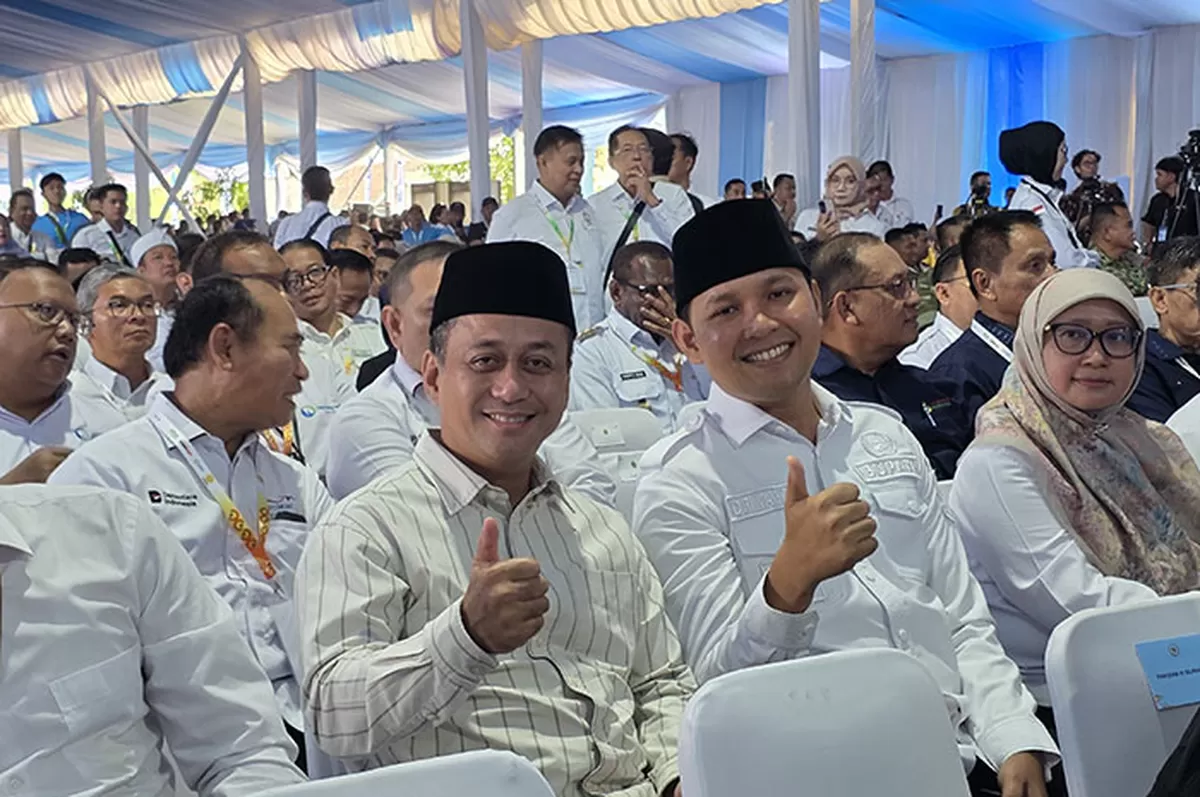 Bupati Tasikmalaya, H. Cecep Nurul Yakin bersama sejumlah kepala daerah lainnya di Indonesia, menerima penghargaan Presiden Prabowo Subianto, di Jakarta,&nbsp;Rabu (7/1/2026). (Dok. Prokopim)