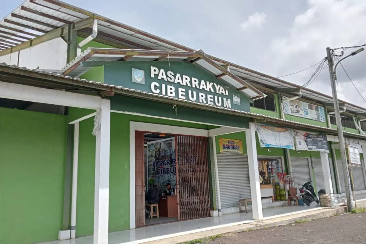 Suasana Pasar Rakyat Cibeureum Kota Tasikmalaya yang tampak lengang, empat tahun setelah diresmikan, Rabu 14 Januari 2026. (Dok. Asep M.S)