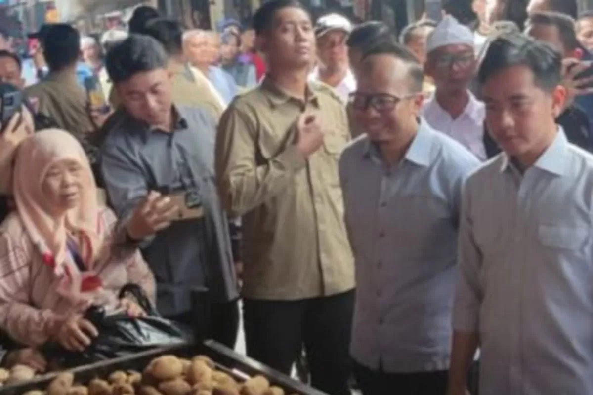 Wakil Presiden Gibran Rakabuming Raka meninjau Pasar Cikurubuk dalam kunjungannya ke Kota Tasikmalaya, Selasa 20 Januari 2026. (Dok. Asep MS)