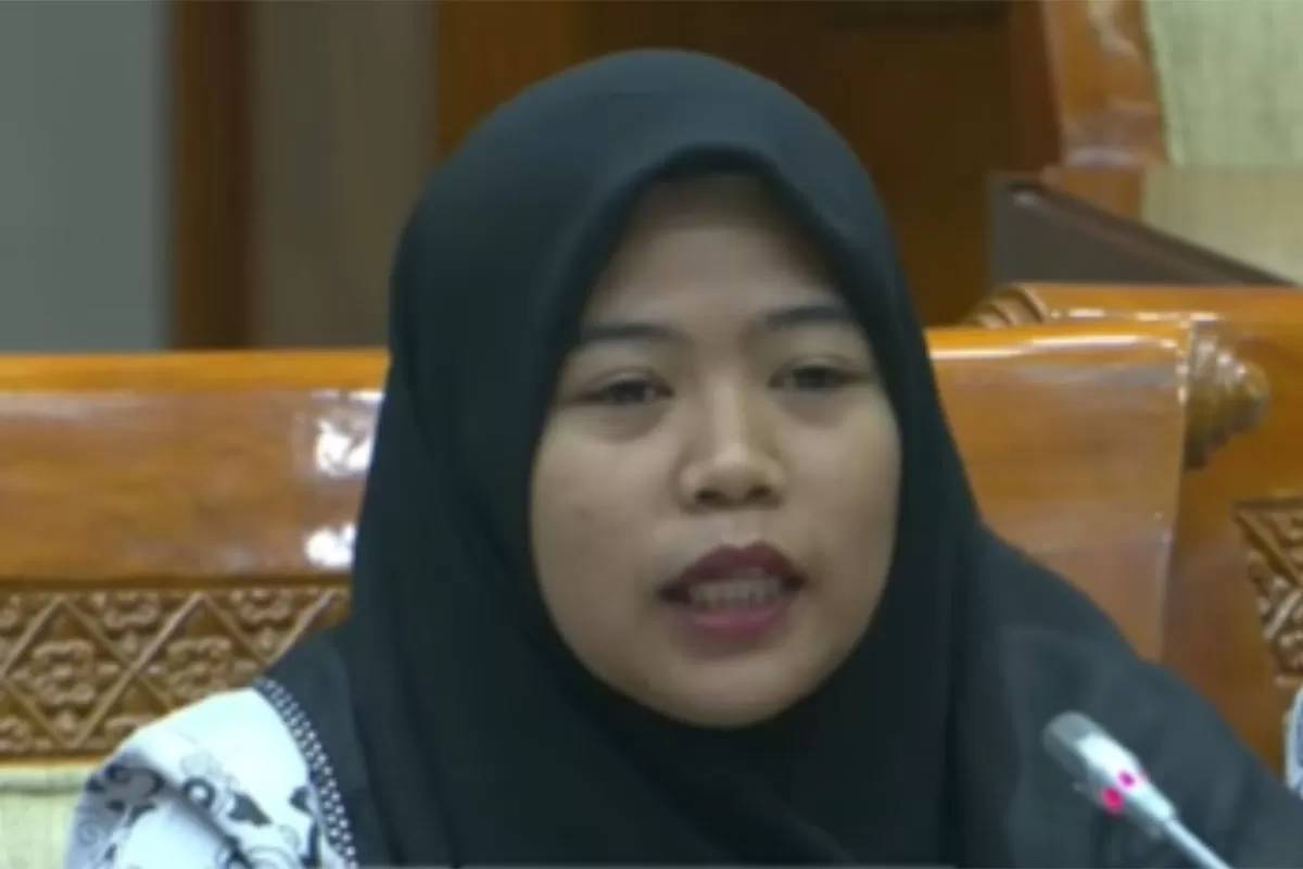 Guru honorer Muaro Jambi mengadu ke DPR soal kasus razia rambut yang berujung laporan polisi dan penahanan suami. (YouTube/tvparlemen)