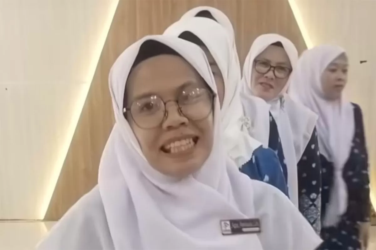 Viral di TikTok, guru PAUD ungkap gaji Rp100-500 ribu per bulan meski mengajar belasan tahun. (TikTok/andepipaud)