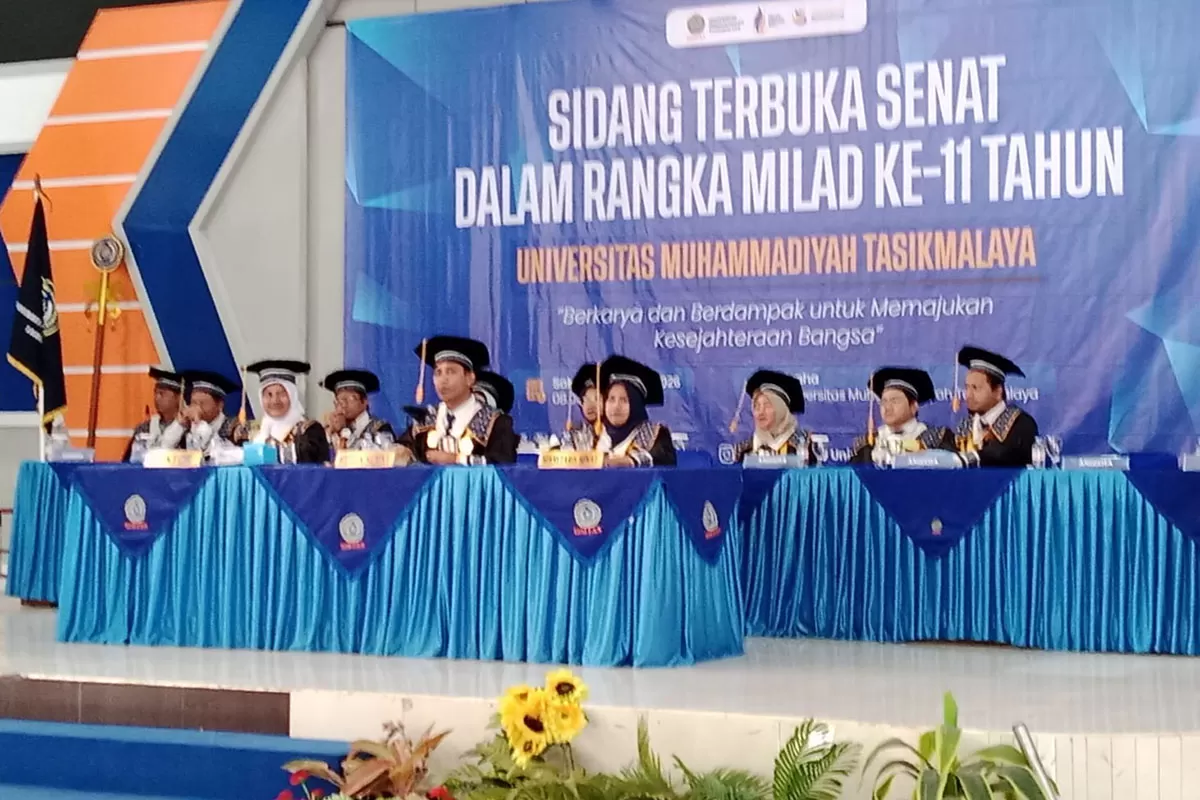 Prosesi Sidang Senat terbuka dalam rangka milad ke-11 Umtas Tasikmalaya bertempat Graha Universitas Muhammadiyah Tasikmalaya, Jalan Tamansari Kota Tasikmalaya, Sabtu 24 Pebruari 2026. (Dok. Asep M.S)