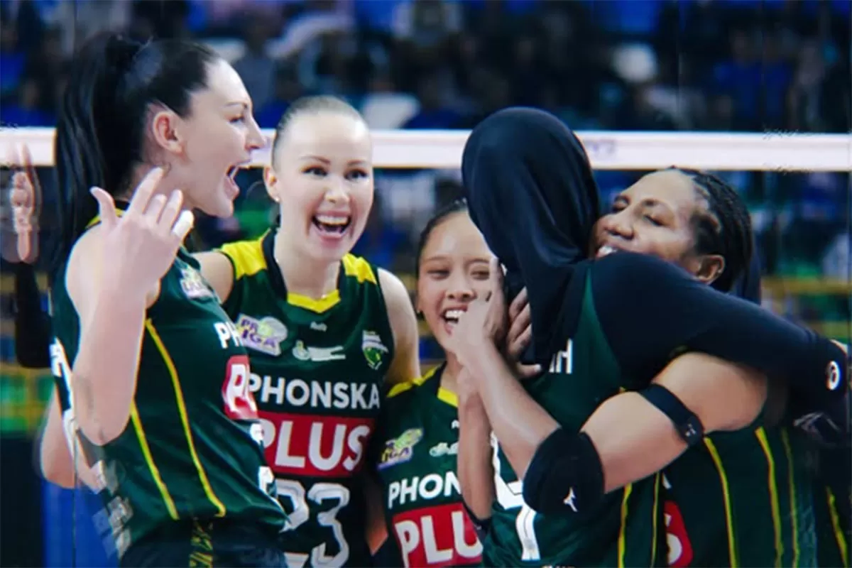 Oleksandra Bytsenko (kedua dari kiri) berperan krusial membawa Gresik Phonska Plus Pupuk Indonesia menaklukkan Bandung BJB Tandamata di Proliga 2026. (Instagram/petrovoli)