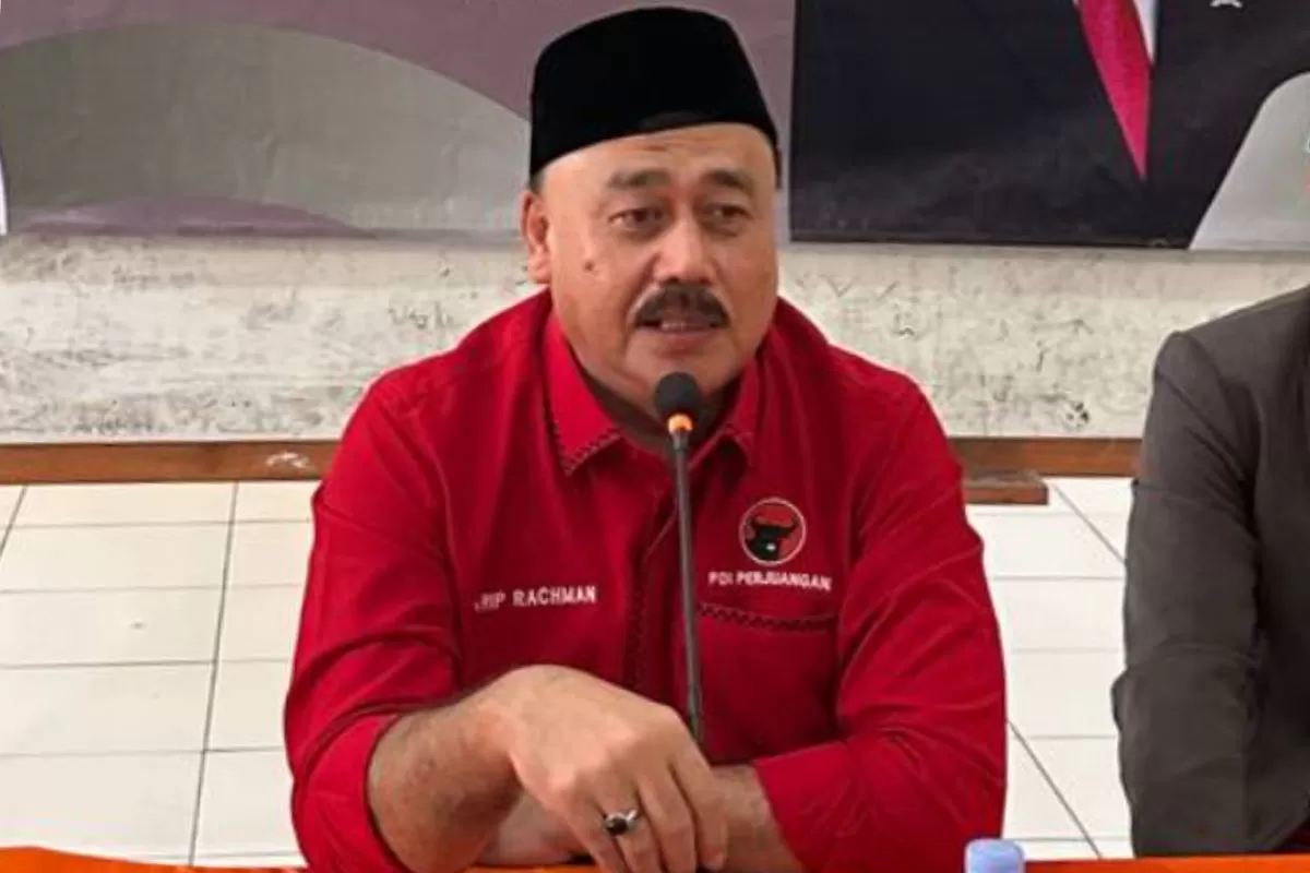 Anggota Komisi IV DPRD Jawa Barat, Arip Rachman, menyampaikan aspirasi masyarakat terkait tingginya minat warga bekerja ke luar negeri, Selasa (27/1/2026). (Dok. DFK)