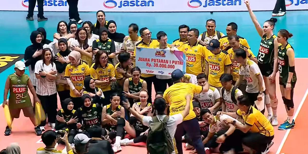 Duel Proliga 2026 seri Gresik berlangsung ketat, Jakarta Livin Mandiri&nbsp;akhirnya takluk oleh&nbsp; Gresik Phonska Plus Pupuk Indonesia, Kamis, 29 Januari 2026. (Tangkapan layar Moji TV)