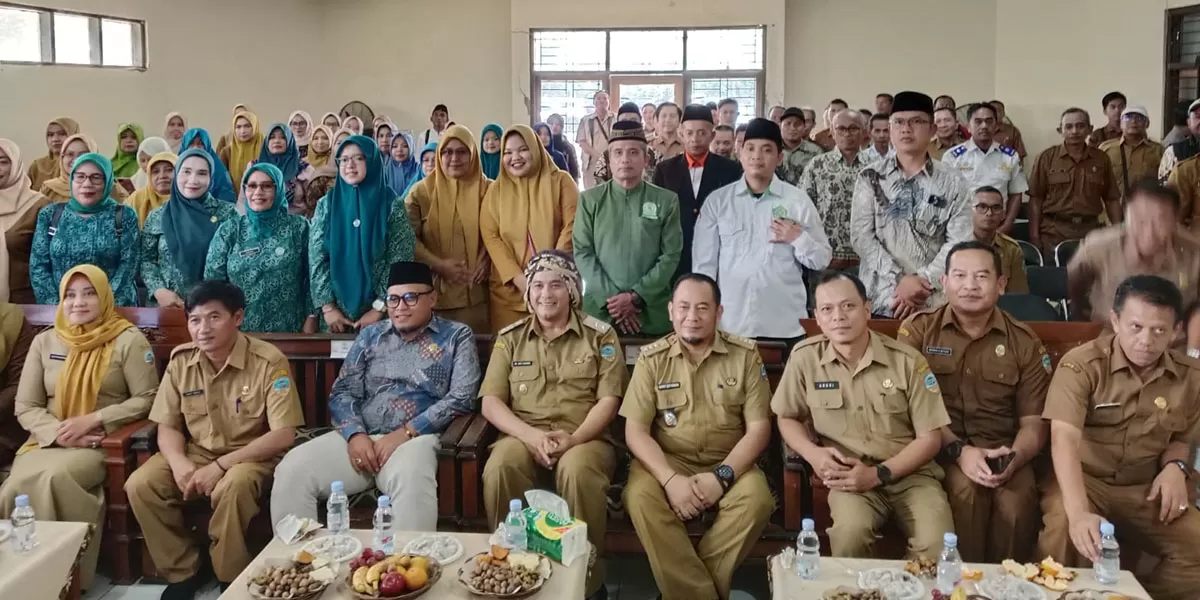 Foto bersama peserta Musrenbang Kecamatan Tamansari Kota Tasikmalaya yang digelar di Aula Kecamatan Tamansari, Senin, 2 Februari 2026. (Asep M.S)