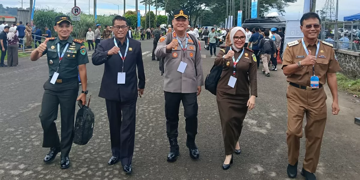 Bupati Ciamis H. Herdiat Sunarya (kanan) hadiri Rakornas bersama Presiden Prabowo, dorong sinergi pusat-daerah di Sentul International Convention Center, Senin (2/2/2026). (Dok. Prokopim Ciamis)
