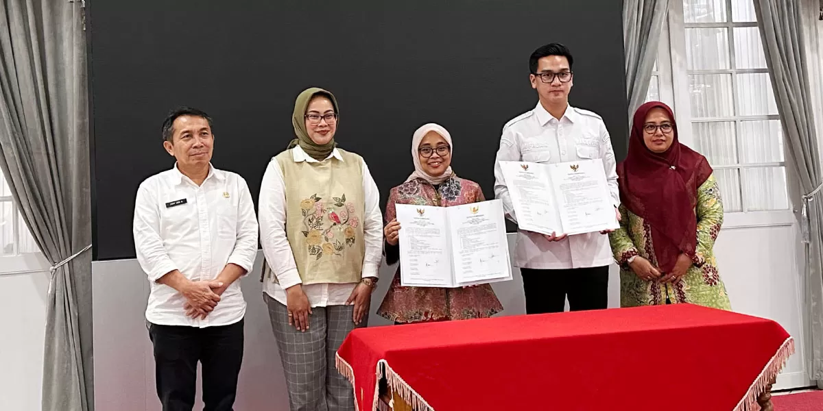 OJK Tasikmalaya bersama TPAKD Kabupaten Sumedang pada acara penetapan&nbsp;penguatan akses keuangan inklusif 2026&nbsp;di Gedung Negara Kabupaten Sumedang, Rabu (04/3/2026). (Dok. OJK)