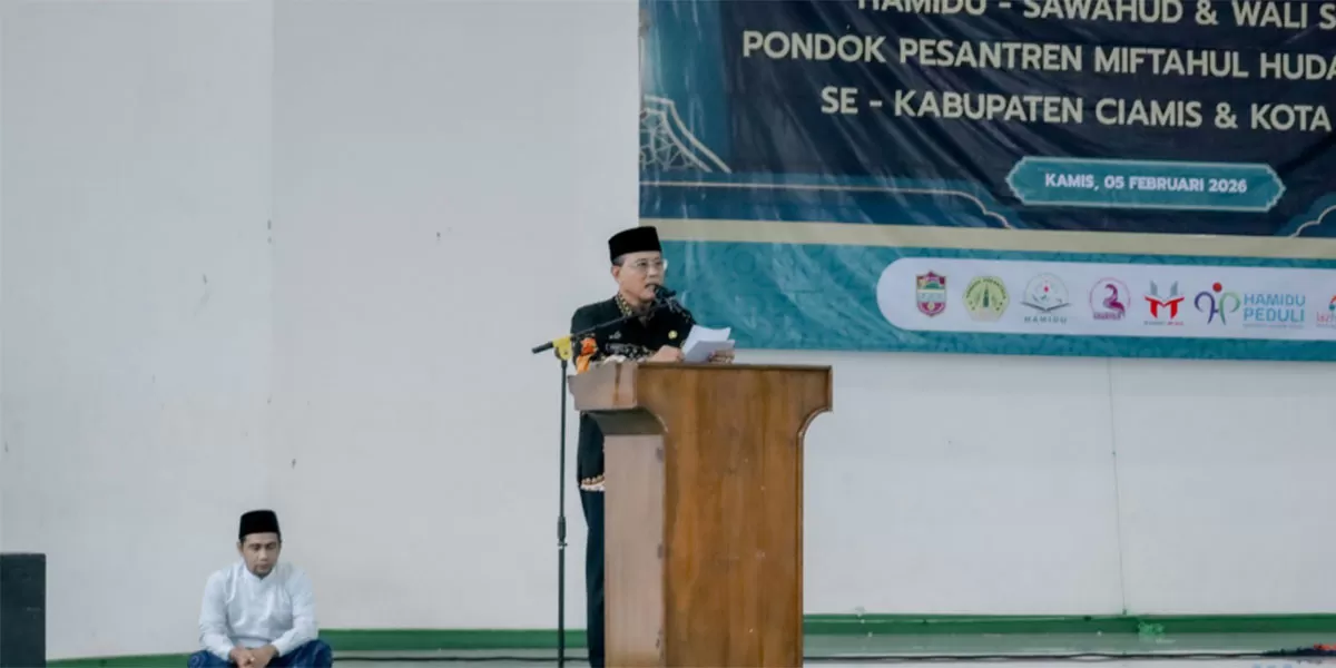Tarhib Ramadhan di Pondok Pesantren Miftahul Huda II, Bupati Ciamis apresiasi alumni yang berkontribusi aktif bagi pembangunan sosial,&nbsp;di Gedung KH Irfan Hielmy, Kamis, 5 Februari 2026. (Dok. Prokopim)