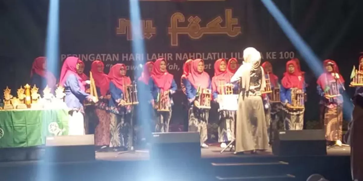 Sejumlah pentas seni religi meramaikan semarak puncak kegiatan Harlah ke 100 Nahdlatul Ulama (NU) tingkat Kota Tasikmalaya berakhir pada Minggu, (08/02/2026) Pukul 02.20 WIB dini hari. (Dok. Asep M.S)