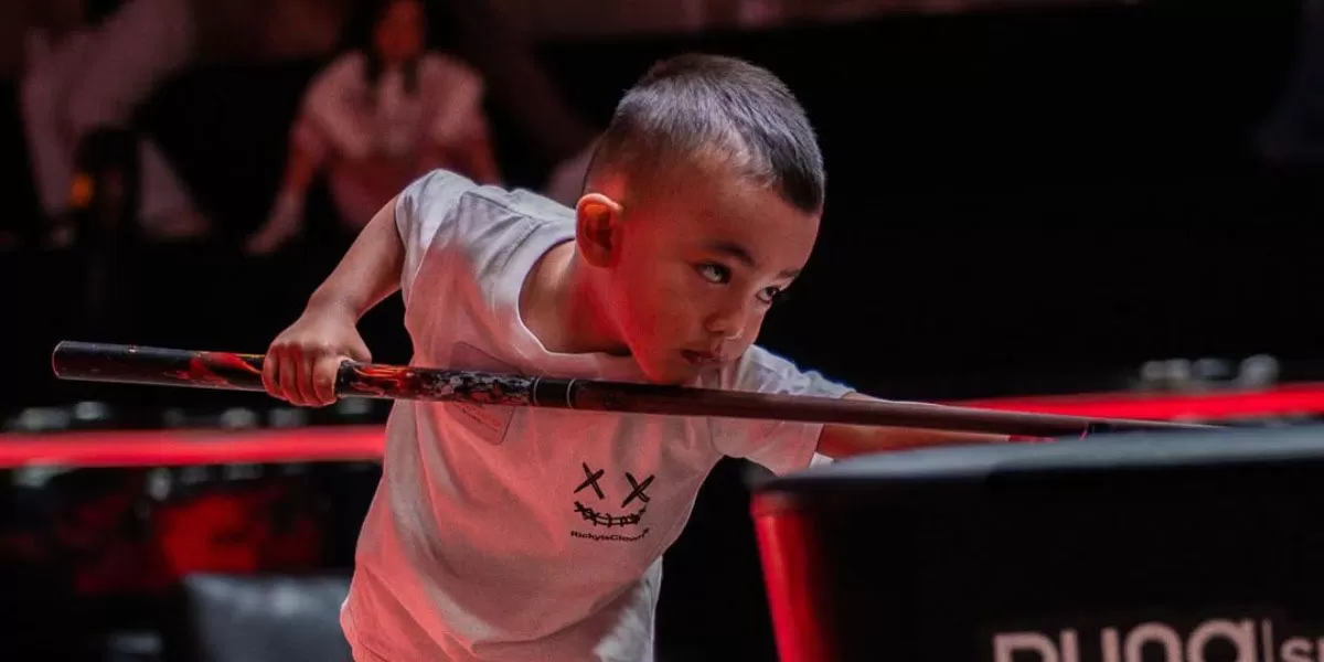 Mengintip perjalanan kompetisi Fajar Alamri, bocah 5 tahun yang ikut turnamen biliar Carabao Junior Open 2026, dan dapat apresiasi dari Menpora Erick Thohir.  (Instagram.com/@carabaointernationalopen)