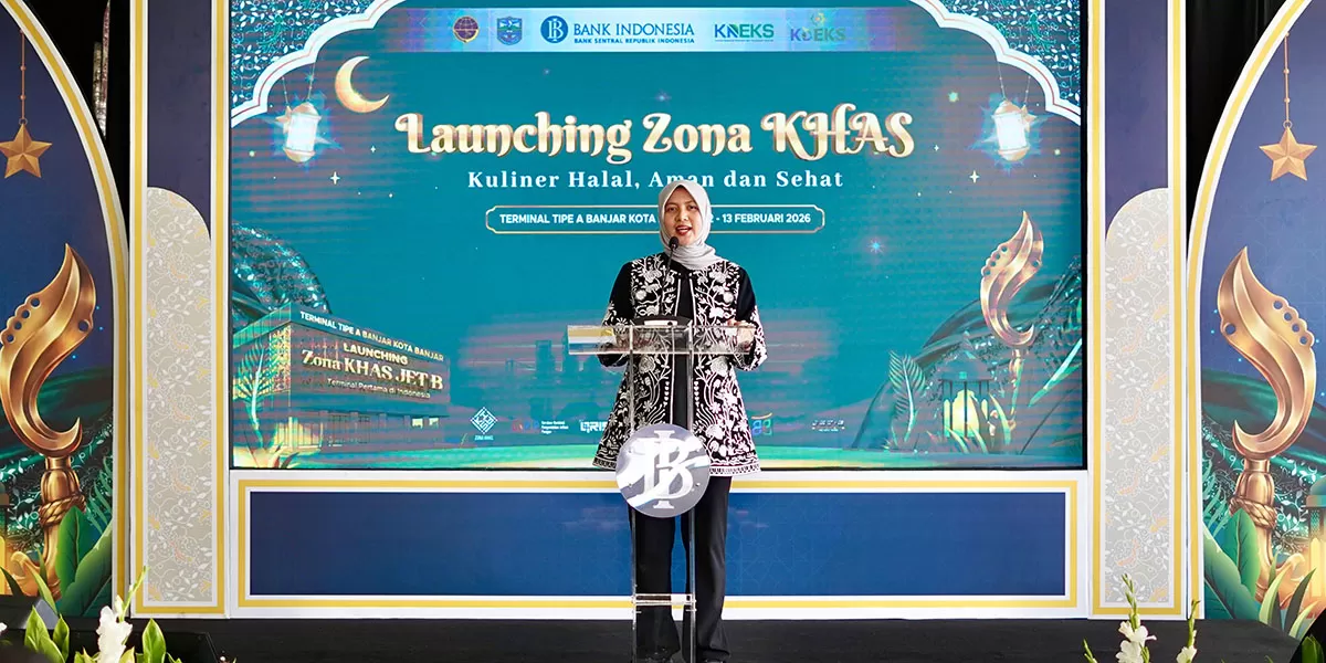 Kepala Perwakilan Bank Indonesia Tasikmalaya Laura Rulida E.S.P saat kegiatan peresmian Zona Kuliner Halal Aman Sehat (KHAS) di Terminal Tipe A Banjar pada Kamis, 12 Februari 2026. (Dok. BI Tasikmalaya)