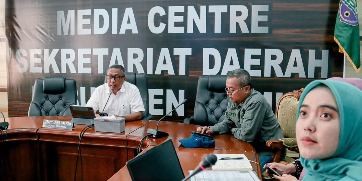 Sekda Kabupaten Ciamis Andang Firman Triyadi dorong sentra kacang tanah terintegrasi bersama petani dan Kementerian Pertanian demi ekonomi lokal. (Dok. Prokopim Ciamis)