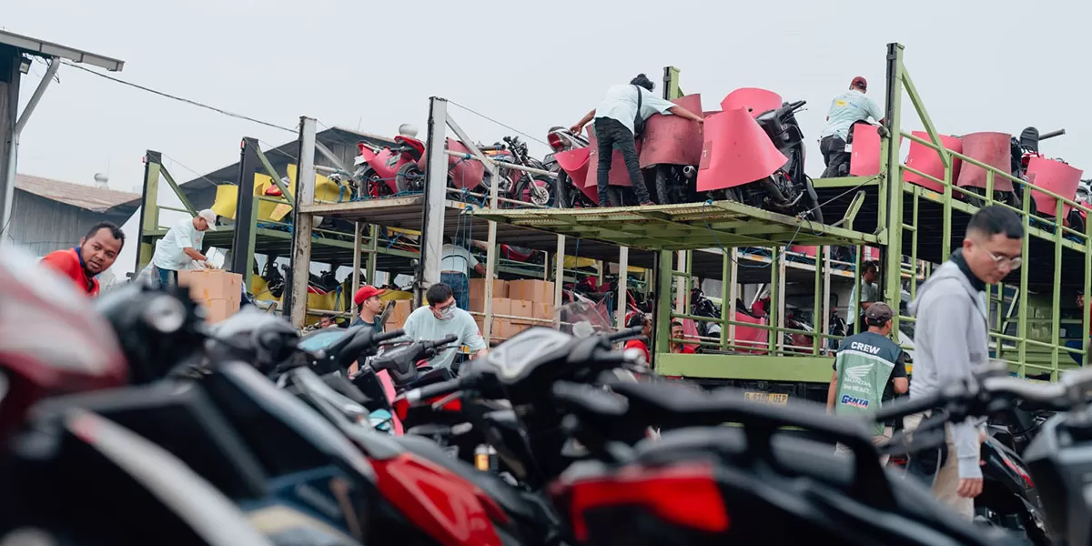 Mudik lebih nyaman, motor ikut sampai kampung dengan program Mudik dan Balik Bareng Honda (MBBH 2026), tersedia kuota terbatas untuk pemudik. (Dok. Honda Motor)