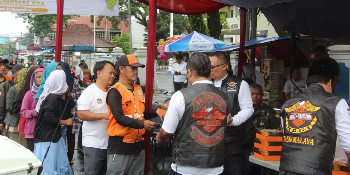 Dandim 0612/Tasikmalaya, Letkol Czi M Imvan Ibrahim menghadiri langsung kegiatan sosial HDCI Tasik Berbagi 2026 di kawasan , Senin (23/2/2026).   (Dok Kodim 0612/Tasikmalaya)