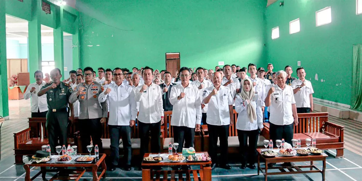Bupati Ciamis Herdiat Sunarya tekankan pemerintahan desa solid dan profesional sesuai Undang-Undang Desa,&nbsp;di GOR Desa Cihaurbeuti, Rabu 11 Februari 2026. (Dok. Kominfo Ciamis)