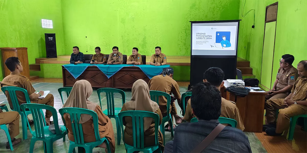 Kominfo Saba Desa dorong pemanfaatan domain desa.id di Kabupaten Pangandaran melalui pendampingan Diskominfo di Cigugur, Selasa, 24 Februari 2026. (Dok. Kominfo Pangandaran)