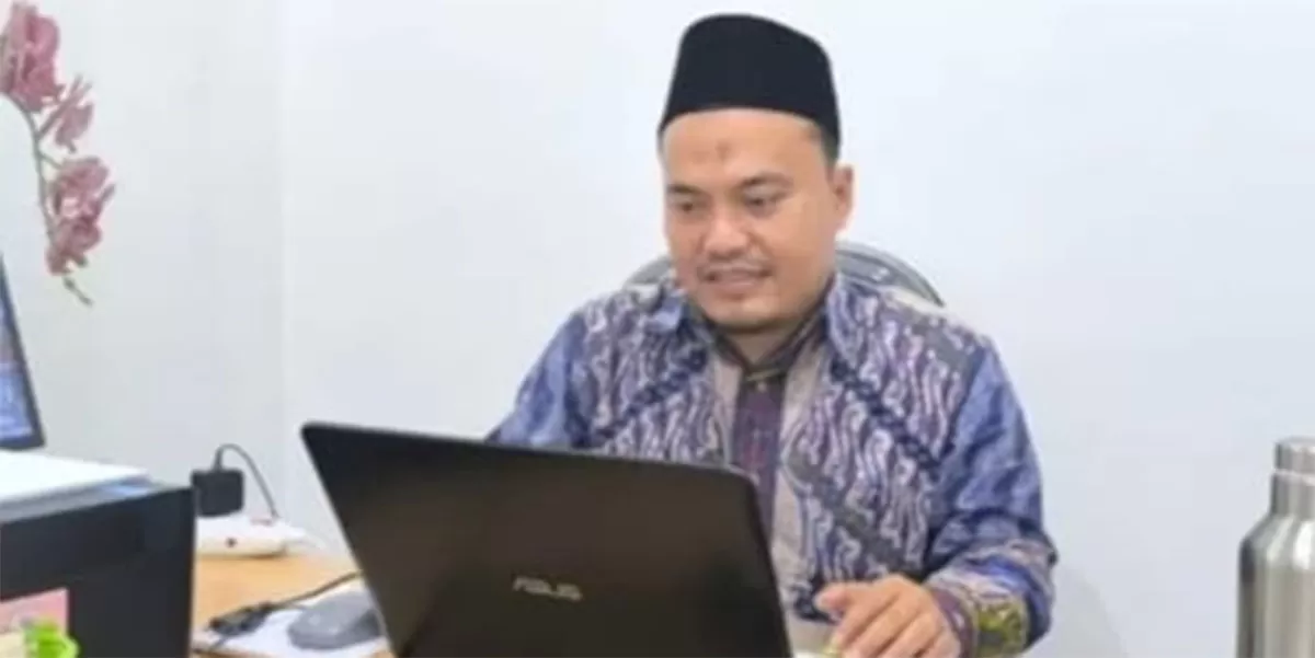 Kepala Kementerian Haji Kota Tasikmalaya, Husna Mustopa memberikan keterangan terkait imbauan penundaan keberangkatan jamaah umroh,&nbsp;Selasa (03/3/2026). (Dok. Asep M.S)