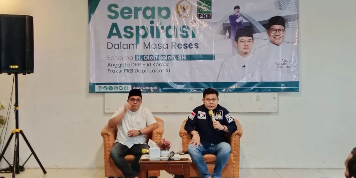 Anggota DPR RI Komisi 1, H. Oleh Soleh, saat menggelar kegiatan buka bersama dengan insan media di RM Sambel Hejo, Jl. Letjen Mashudi Kota Tasikmalaya, pada hari Selasa, (03/3/2026). (Dok. Asep M.S)