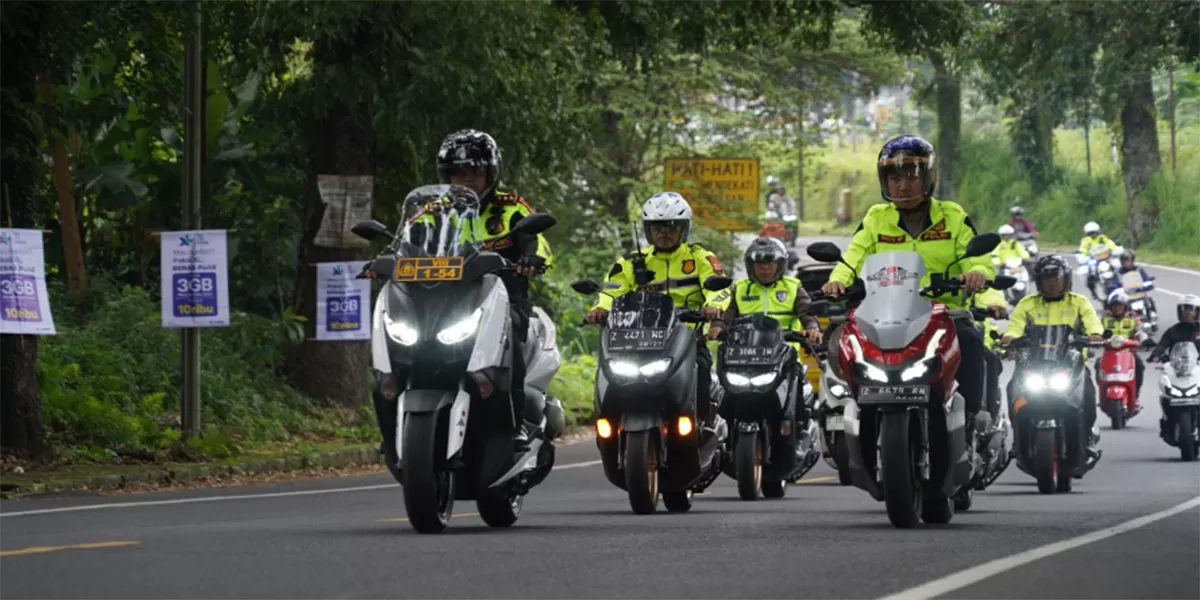 Caption (150 karakter): Rombongan Kapolres Tasikmalaya Kota mengecek pos pengamanan Operasi Ketupat Lodaya 2026 di jalur arteri selatan. (Dok. Asep M.S)
