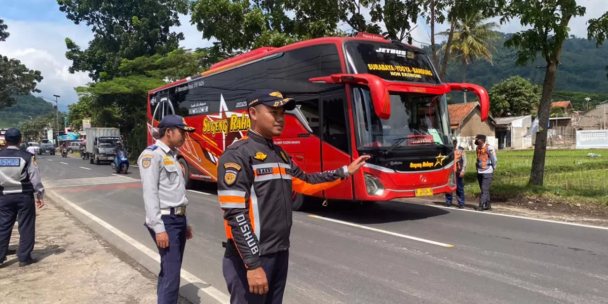 Foto ilustrasi - Puncak arus mudik Idulfitri 2026 diperkirakan memicu kemacetan di jalur mudik Jawa Barat. Pemerintah menyiapkan rekayasa lalu lintas dan jalur alternatif, ini daftarnya. (Dok. Humas Jabar)