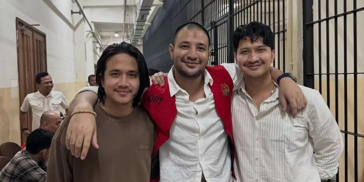 Menyoroti tuntutan pidana terhadap terdakwa, Ammar Zoni (tengah) terkait kasus pengedaran narkoba dalam persidangan PN Jakpus, pada Kamis, 12 Maret 2026.  (Instagram.com/@real_aditya1)