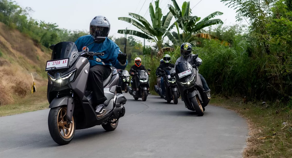 Yamaha NMAX TURBO menjadi pilihan touring libur Lebaran berkat fitur canggih dan teknologi yang membuat perjalanan jauh lebih nyaman. (Dok. YIMM)