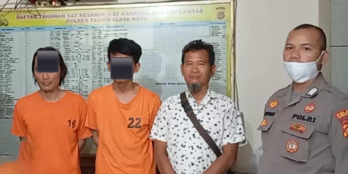 Dua orang pelaku pencurian yang menyasar barang milik enam orang&nbsp; santri di Asrama Putri Pondok Pesantren Daarut Taqwa, Kecamatan Tamansari, Kota Tasikmalaya, Kamis (12/03/2026). (Dok. Asep M.S)