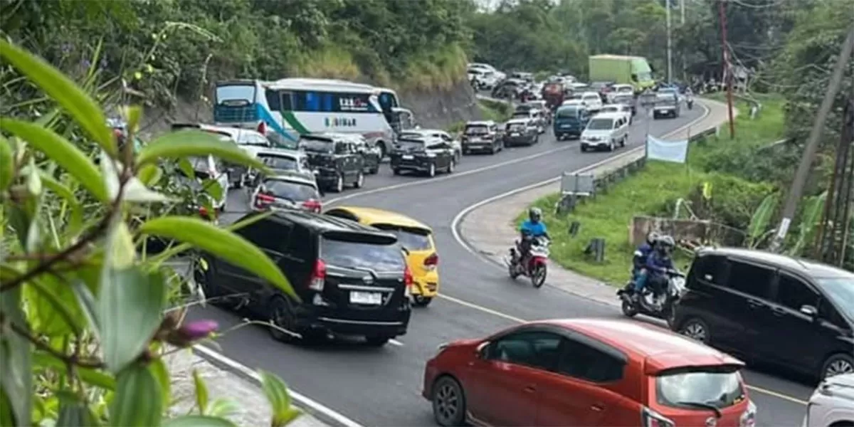 Arus balik Lebaran H+4 di Gentong Tasikmalaya masih padat, kemacetan panjang terjadi di jalur arteri selatan hingga puluhan kilometer. (Dok. AMS)