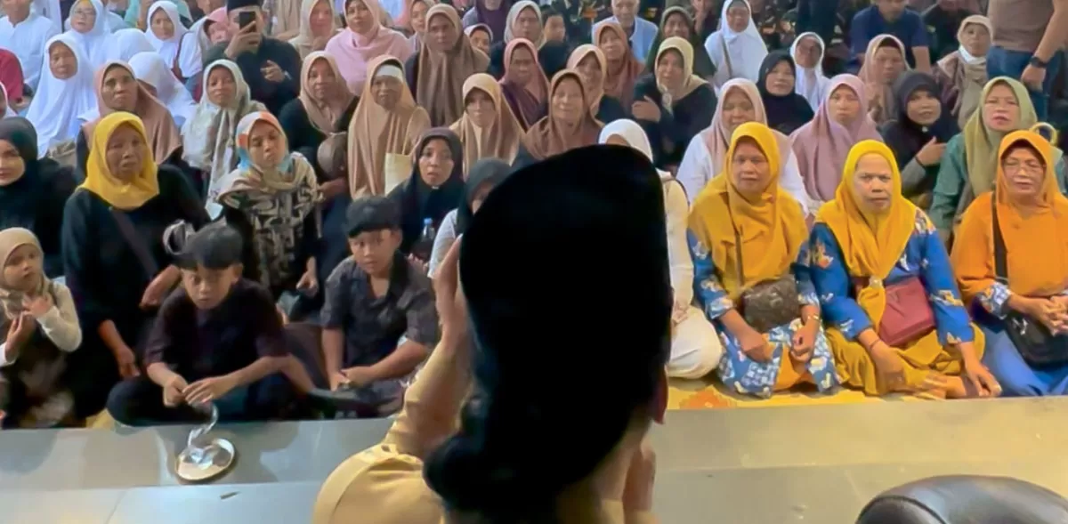 Gus Miftah gelar Pesta Rakyat di Ponpes Ora Aji saat Idul Fitri 2026, ribuan warga hadir meramaikan suasana penuh kebersamaan. (Dok. Promedia)