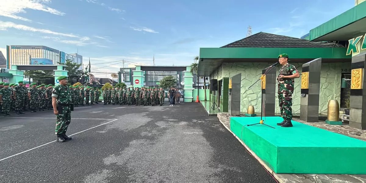Dandim 0612/Tasikmalaya memimpin apel sekaligus kegiatan halalbihalal di Markas Kodim 0612/Tasikmalaya pada Senin pagi, 30 Maret 2026. (Dok Humas Kodim)