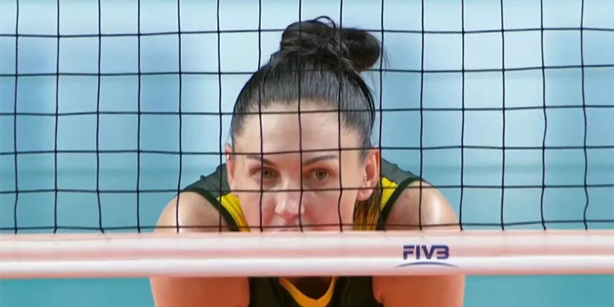 Annie Mitchem pada final four Proliga 2026, Minggu (5/4/2026). Phonska Plus menang atas Electric PLN Mobile 3-0. skor dan statistik bukti dominasi tanpa kehilangan set. (Tangkapan layar Moji TV)