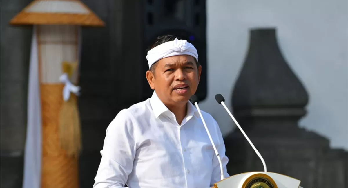 Gak perlu ribet cari pemilik lama! Sekarang bayar Pajak Kendaraan Bermotor di Jabar cukup pakai STNK. KDM hapus syarat KTP pemilik pertama. Simak! (Dok. Humas Jabar)