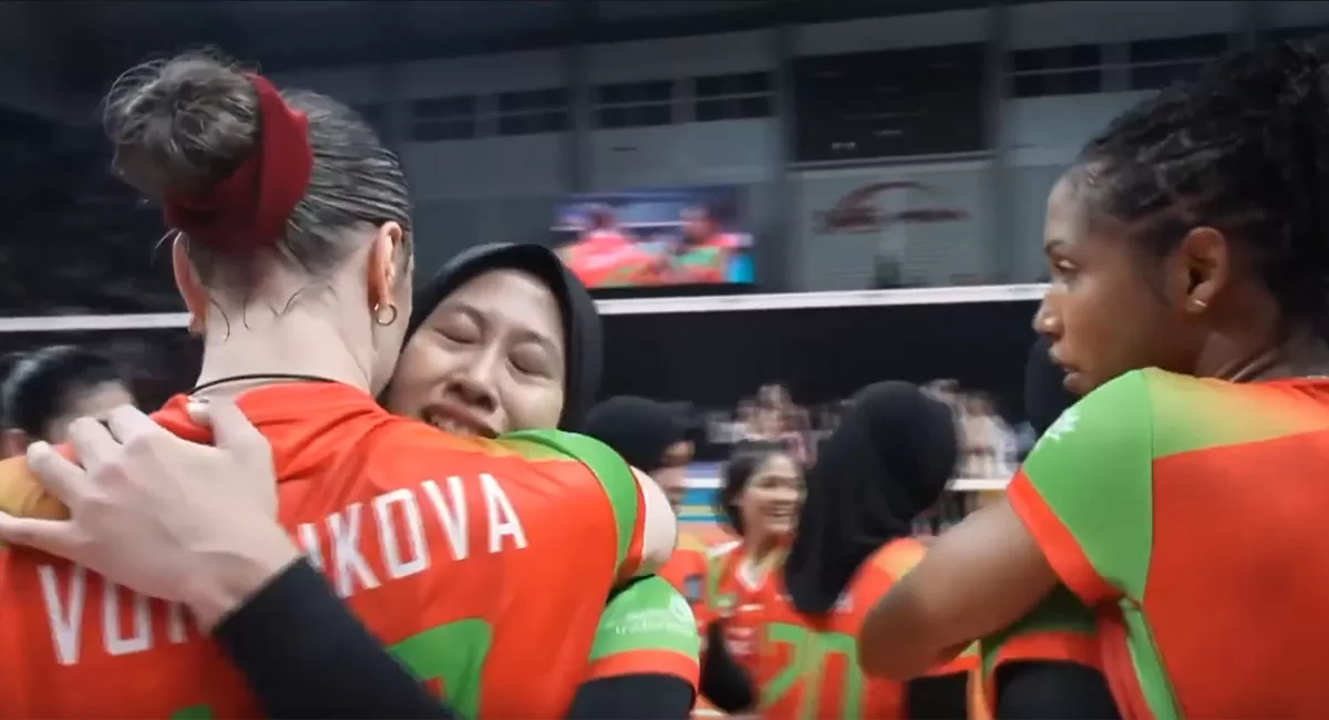 Perjuangan emosional Megawati Hangestri di Final Four Proliga 2026 bersama Jakarta Pertamina Enduro meski masih melawan cedera lutut. (Tangkapan layar Moji TV)