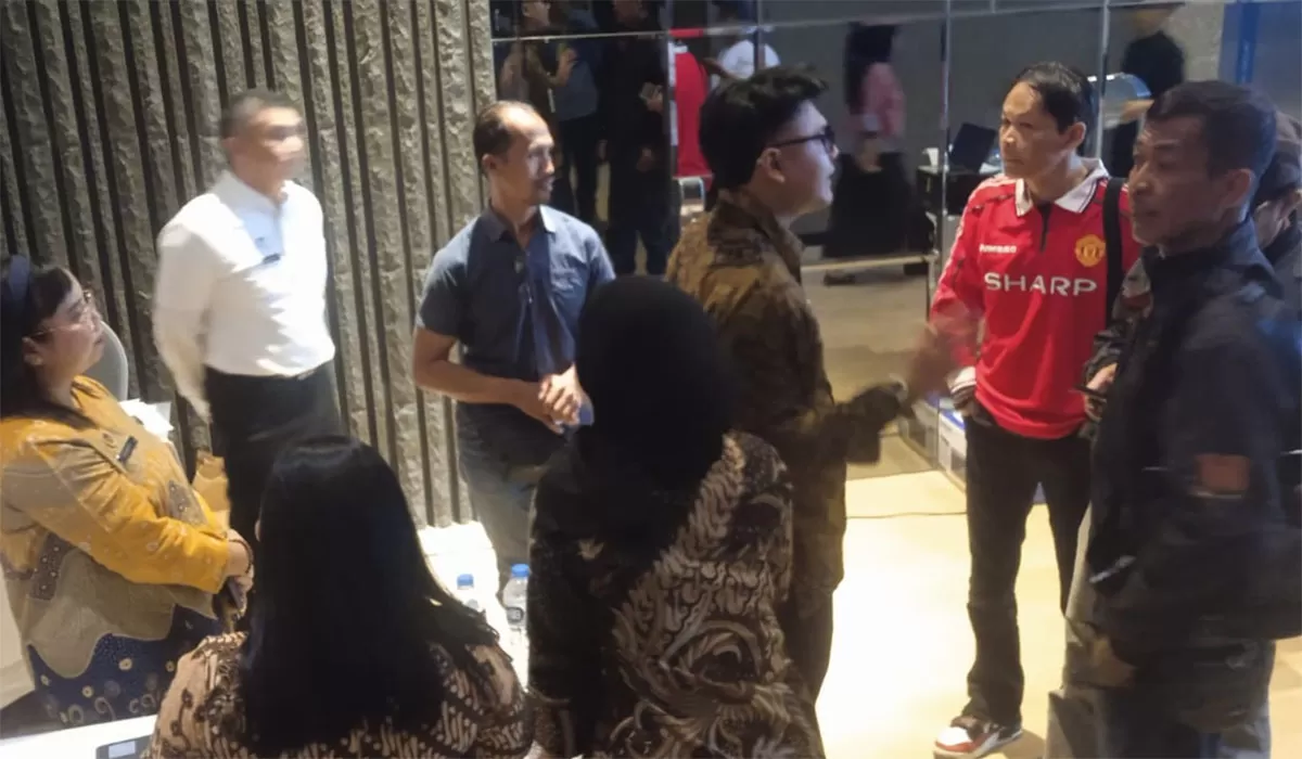 Aksi pelarangan wartawan meliput rapat SPPG Tasikmalaya di hotel memicu protes keterbukaan informasi publik. (Dok. AMS)