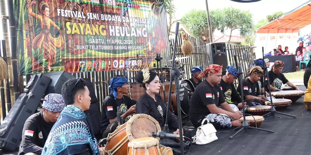 Melalui Festival Seni Budaya dan Wisata Sayang Heulang, pemuda kreatif berupaya mengangkat kekayaan lokal dan daya tarik wisata Garut Selatan. (Kominfo Garut)