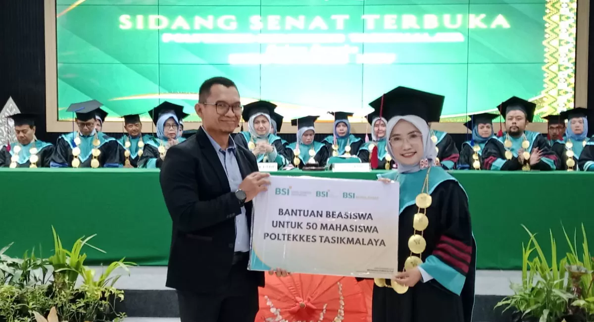 Prosesi Sidang Senat Terbuka Poltekkes Kemenkes Tasikmalaya dalam rangka Dies Natalis XXV digelar di Aula Gedung Poltekkes Kemenkes Tasikmalaya, Kamis (16/04/2026). (Dok. AMS)