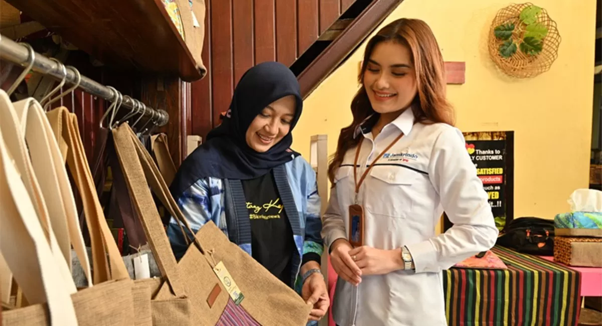 Kontribusi nyata Jamkrindo untuk ekonomi nasional. Jamin jutaan UMKM dan koperasi dengan laba bersih tembus satu triliun rupiah. (Dok. IFG)