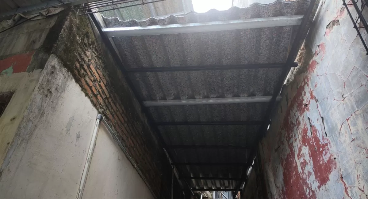 Program Ganti Atap Rumah Wartawan jangkau Jakarta Timur. Atap rumah kini lebih kokoh dan nyaman bagi pekerja pers. (Dok. Promedia)
