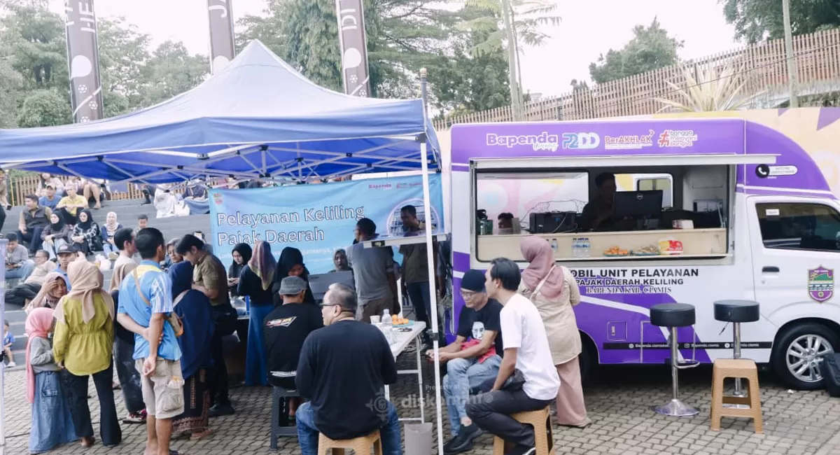 Akselerasi digitalisasi pajak! Bapenda Ciamis gelar edukasi pembayaran pajak daerah tanpa SPPT fisik di Alun-Alun Ciamis, Sabtu, 18 April 2026. (Dok. Kominfo Ciamis)