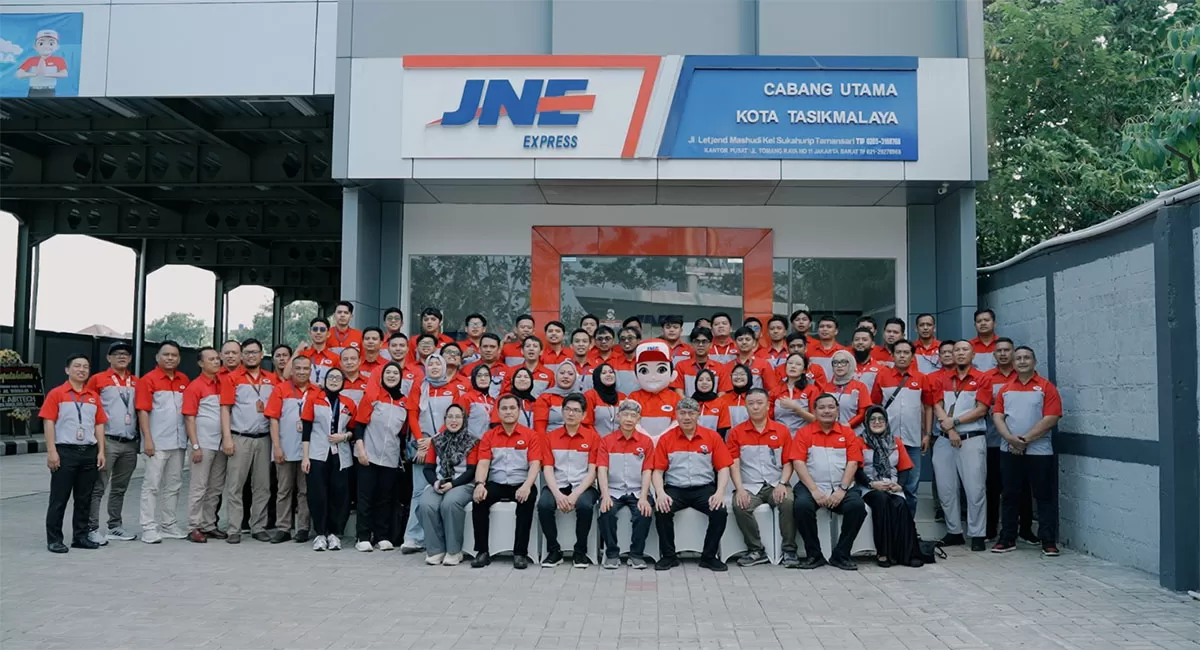 JNE Tasikmalaya hadirkan kantor cabang JNE baru untuk dorong logistik Tasikmalaya makin cepat dan dukung pertumbuhan UMKM lokal. (Dok. JNE)