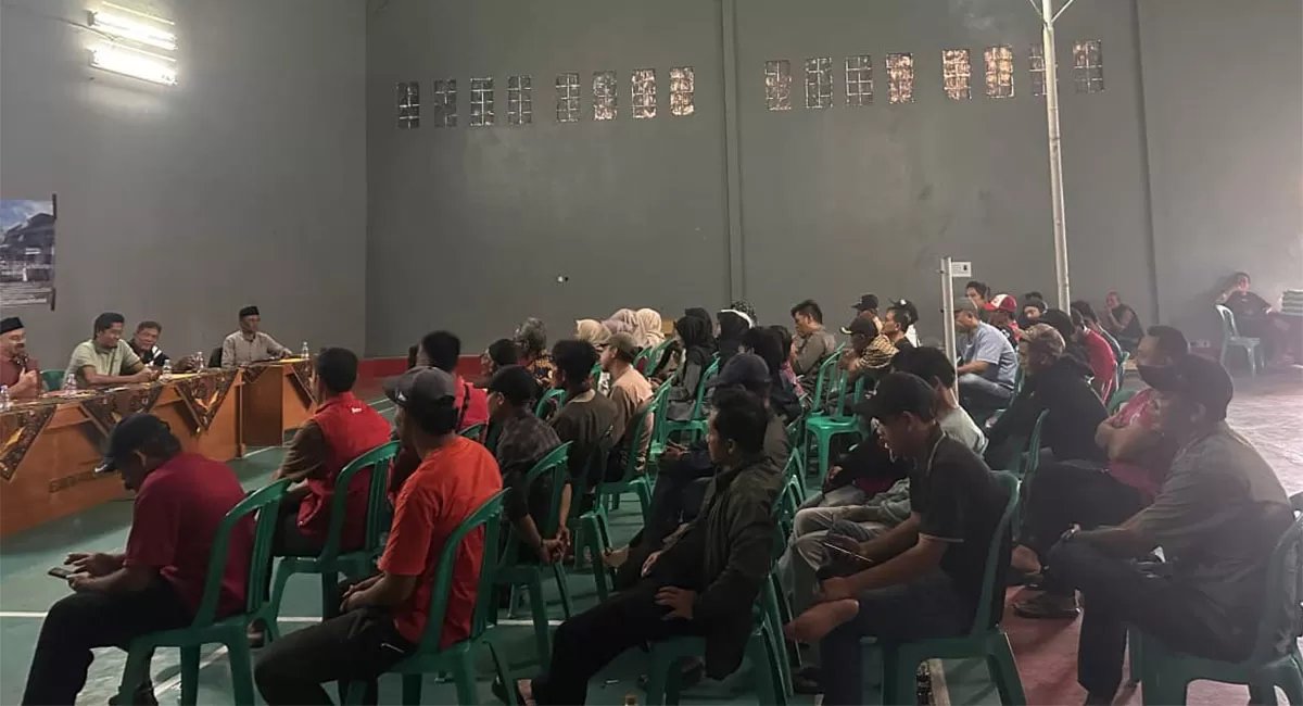 Kegiatan pengawasan penyelenggaraan pemerintahan Anggota DPRD Jabar H. Arip Rachman, di GOR Desa Cibungur, Kecamatan Parungponteng, Kabupaten Tasikmalaya, Minggu, 19 April 2026. (Dok. DFK)