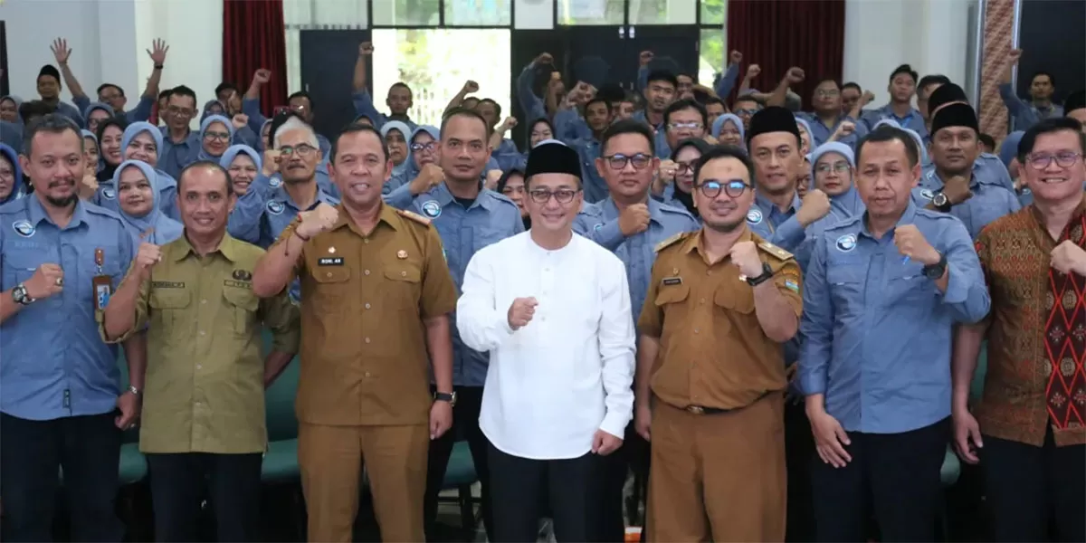 Bupati Tasikmalaya H. Cecep Nurul Yakin, instruksikan transformasi besar pada kualitas pelayanan Perumda Tirta Sukapura. Dalam agenda penguatan soliditas di Pendopo Baru, Senin, (21/4/2026). (Dok. Dishubkominfo)