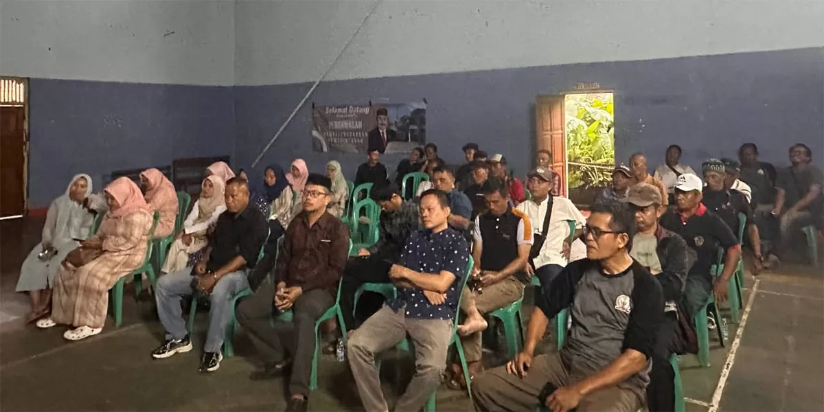 Anggota DPRD Jabar Arip Rachman serap aspirasi dalam kegiatan pengawasan penyelenggaraan pemerintahan yang dilaksanakan di Aula Gor Desa Cikukulu, Kecamatan Karangnunggal, Kabupaten Tasikmalaya, Sabtu, 11 April 2026. (Dok. DFK)