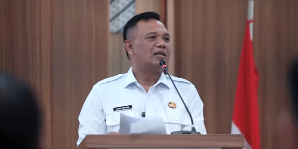 Wakil Bupati Tasikmalaya Asep Sopari Al-Ayubi, saat memimpin Rapat Koordinasi Pengelolaan Sampah Tahun 2026 bersama seluruh camat di Oproom Setda Kabupaten Tasikmalaya, Kamis (23/4/2026). (Dok, Dishubkominfo)